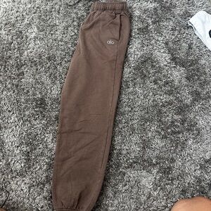 ALO Yoga Men's Chocolate Joggers